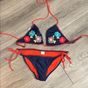 Medium top and large bottom bikini